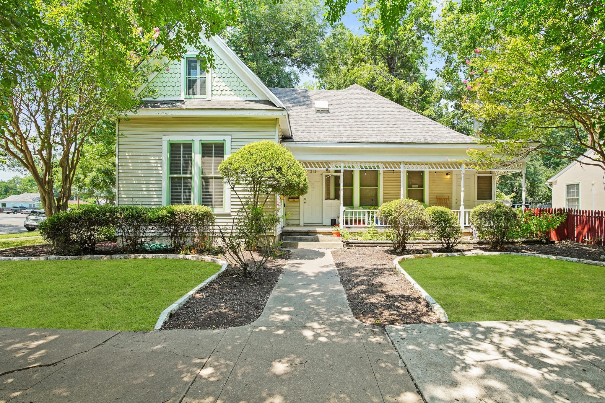 Listing photo 1 of 212 W 43rd St  #A