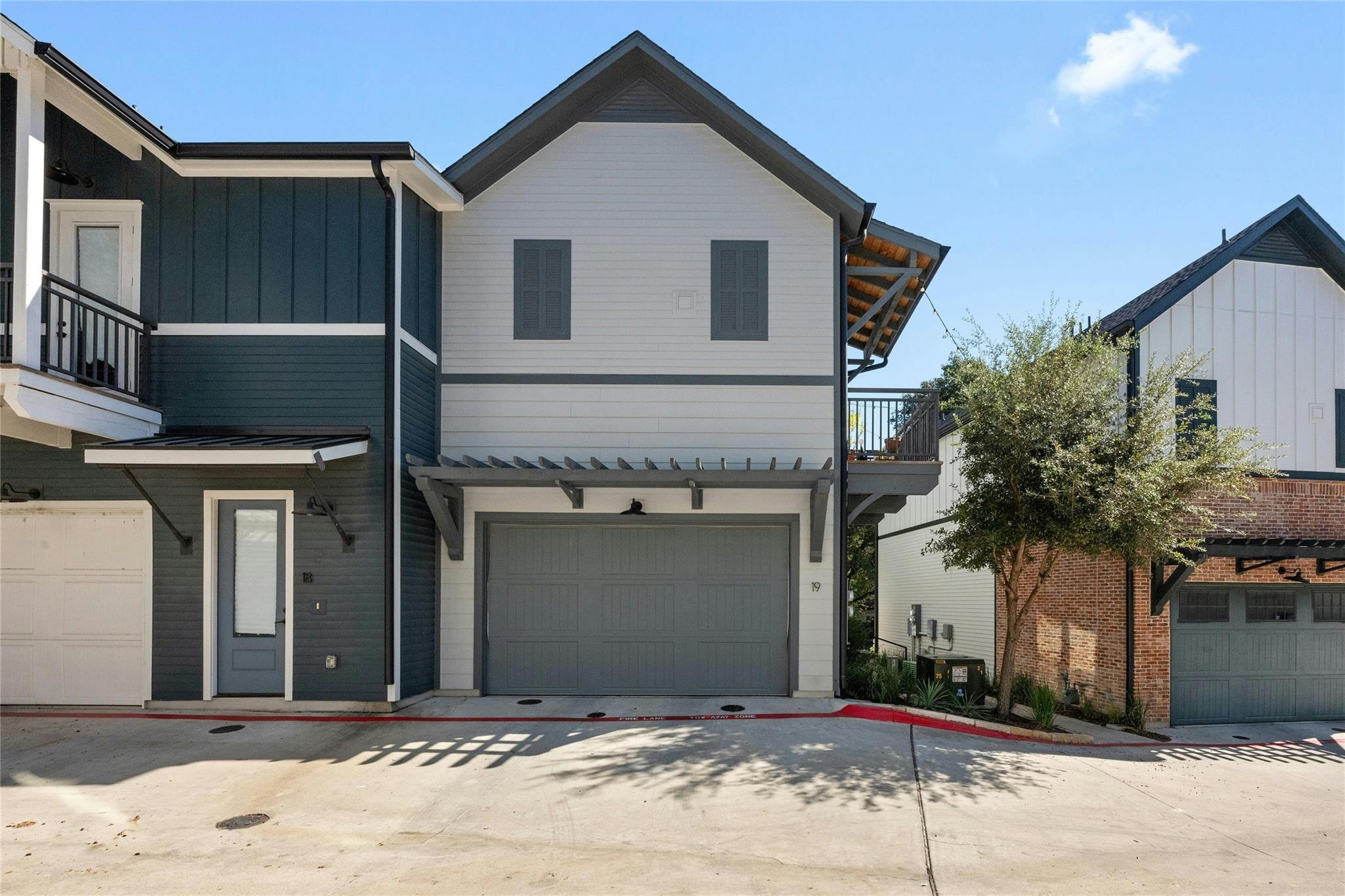 Listing photo 1 of 3809  Valley View Rd  #19