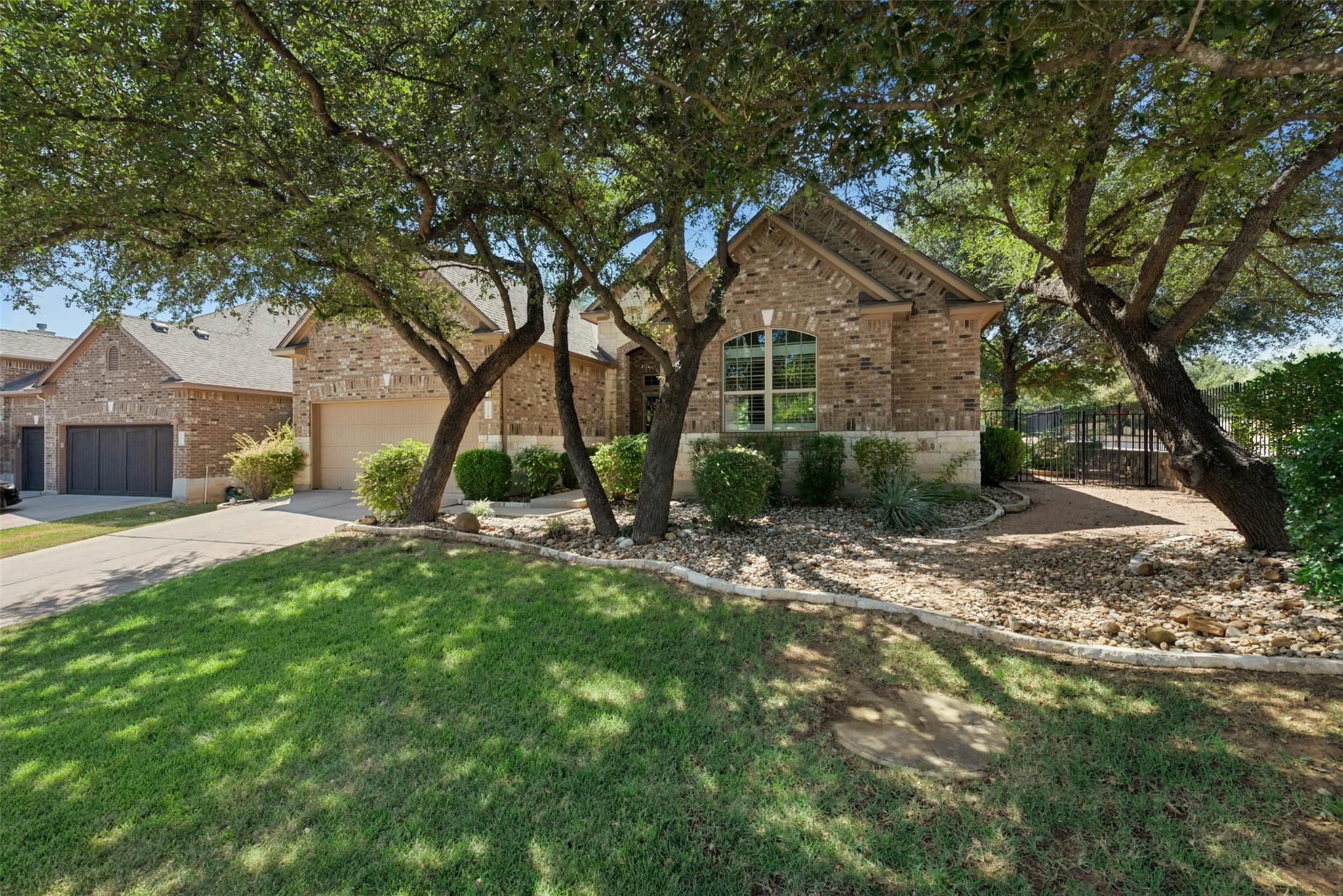 Listing photo 1 of 15612  Pontic Pass