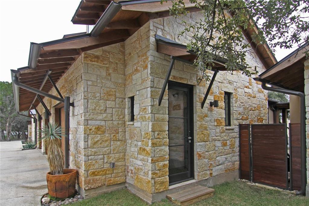 Listing photo 1 of 7080  Comanche Trl  #- Garage Apartment