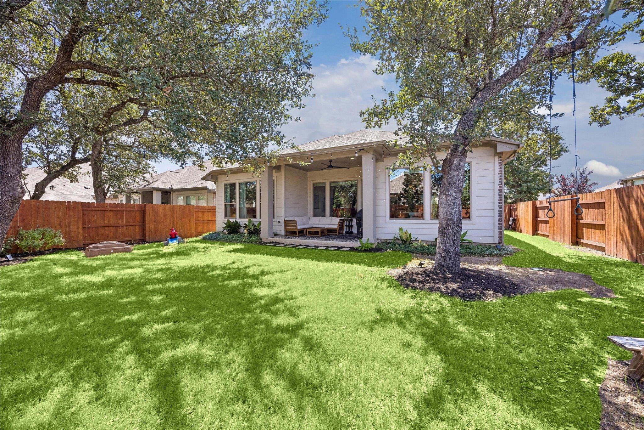 Listing photo 1 of 832  Whitetail Dr