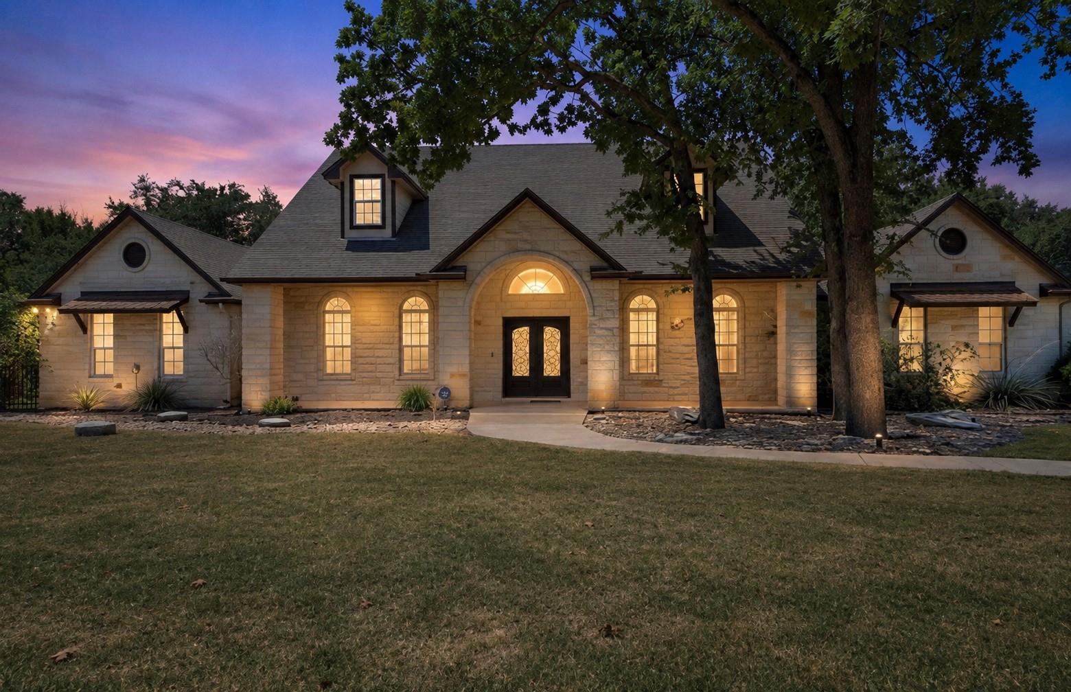 Listing photo 1 of 140  Oak Plaza Dr