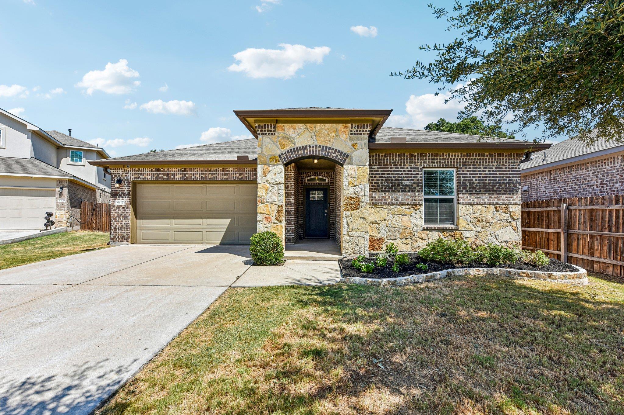 4413  Lobo Landing Ln 的房源照片，第 1 张