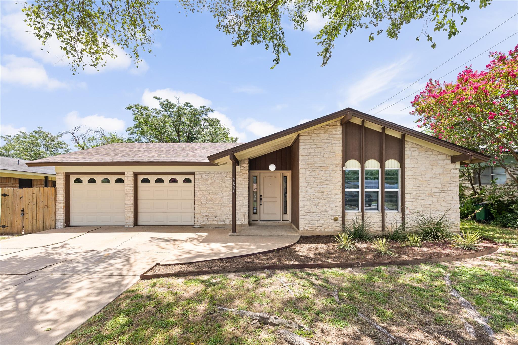 Listing photo 1 of 5803  Eureka Dr