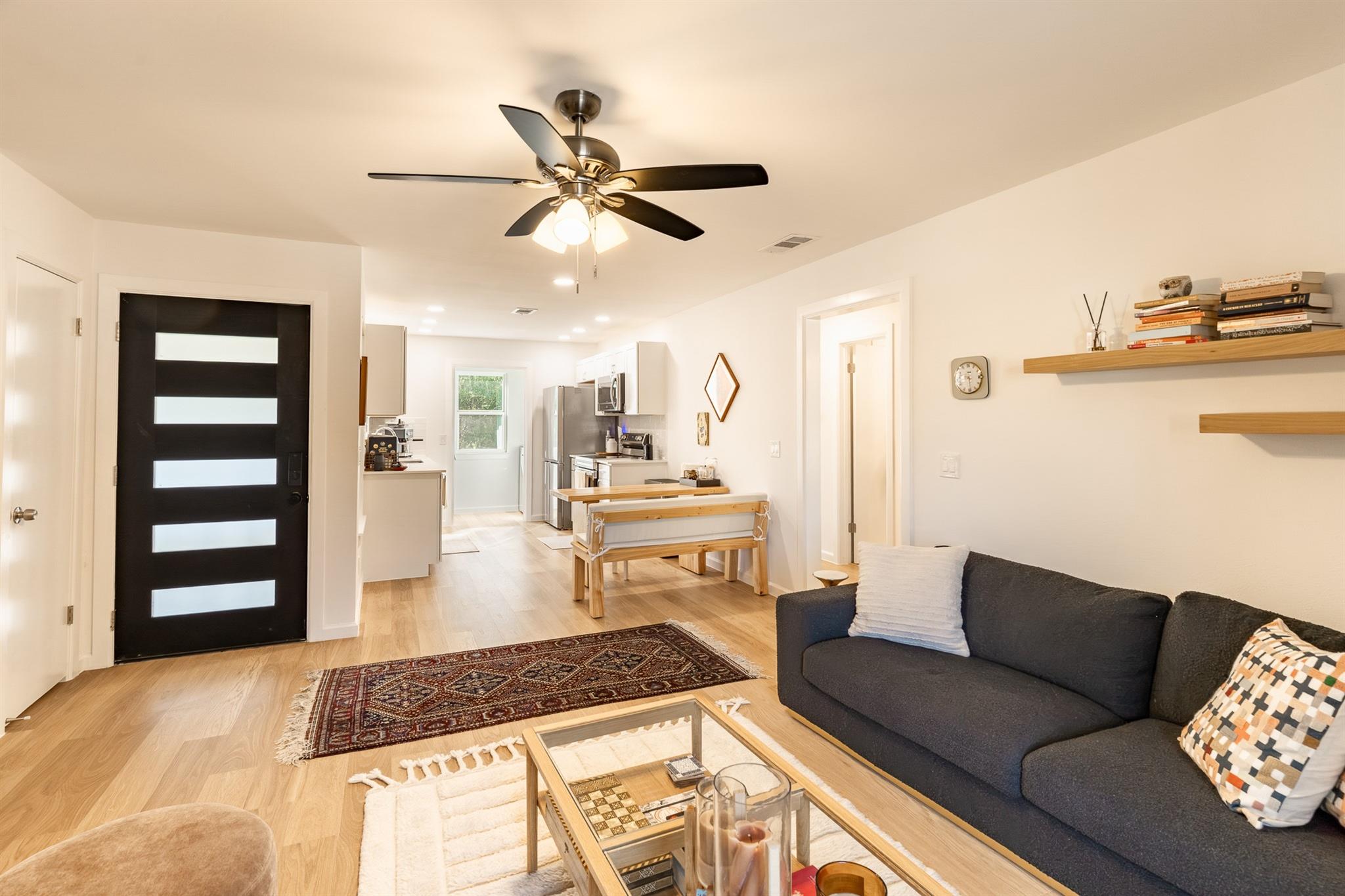 Listing photo 1 of 903  Romeria Dr  #203