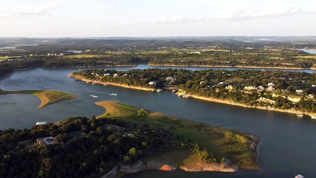 Aerial view of property's location featuring a la