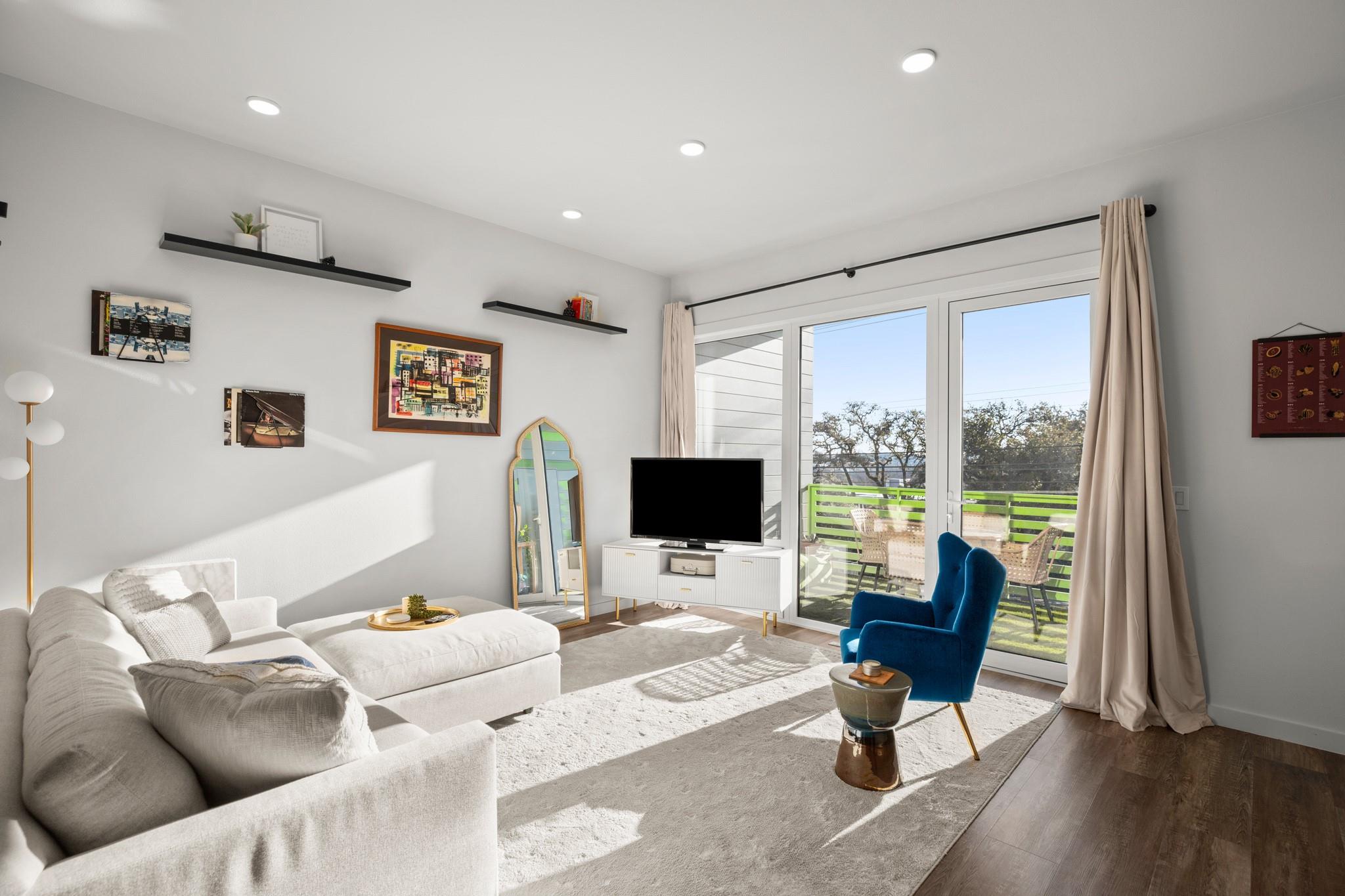 Listing photo 1 of 4004  Banister Ln  #202