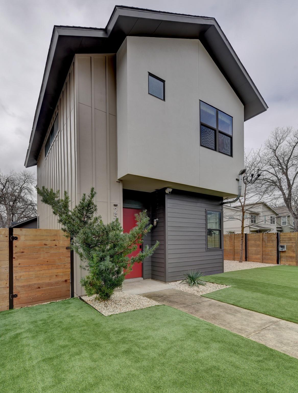 Listing photo 1 of 2501 E 4th St  #A