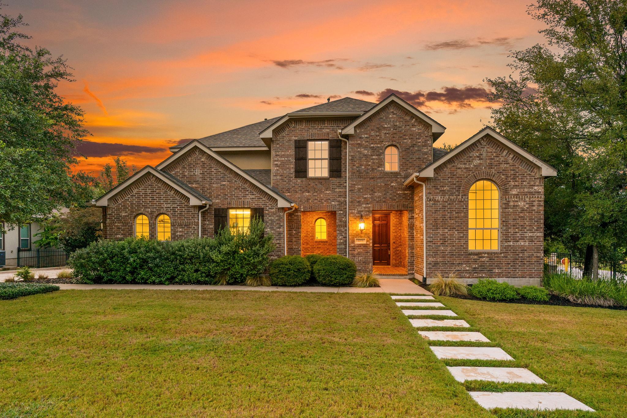 Listing photo 1 of 2201  Quarry Loop