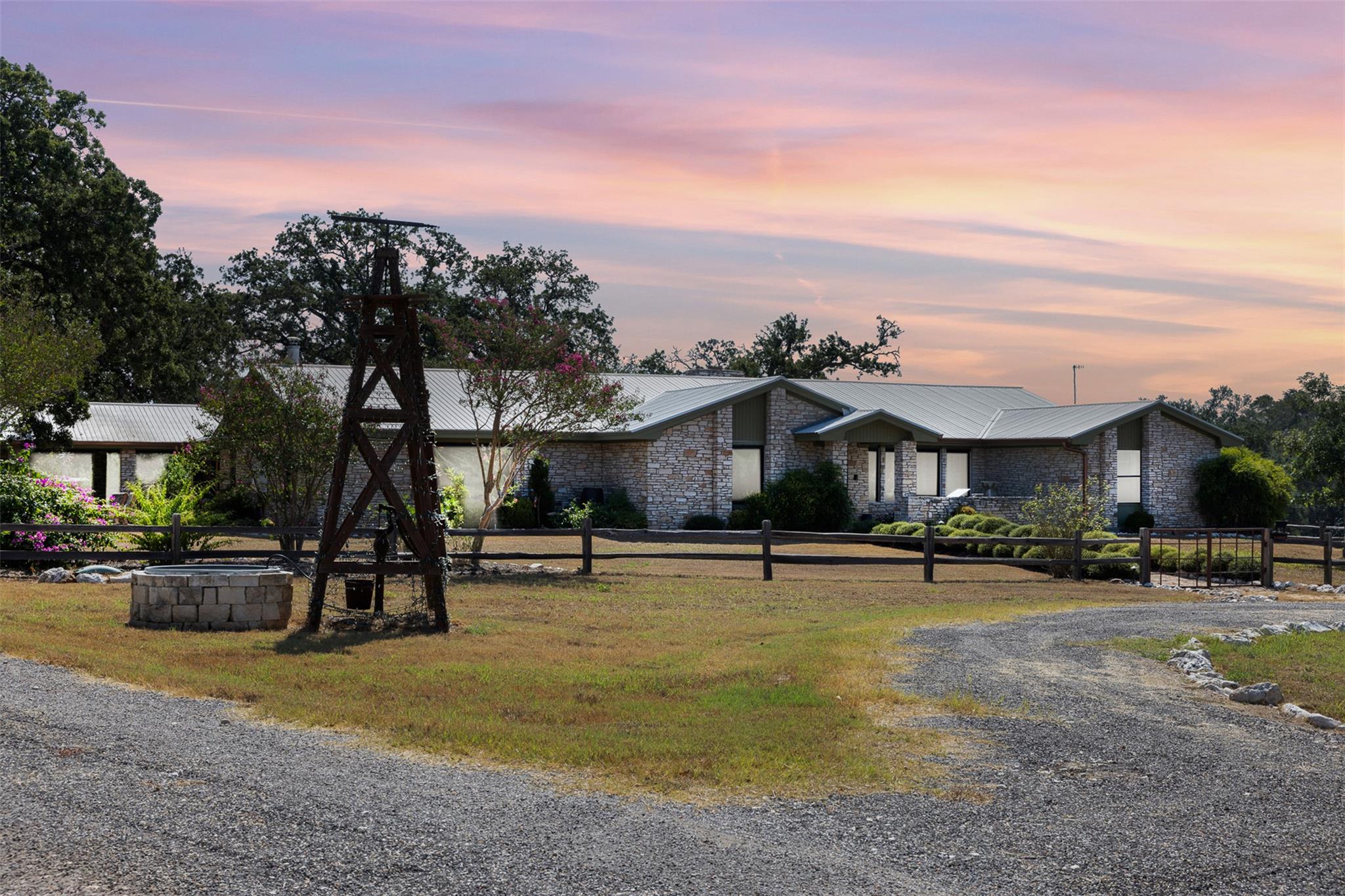 Listing photo 1 of 1045  Private Road 7005 None