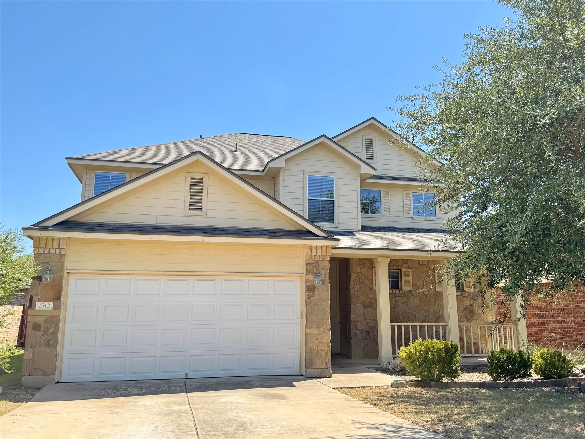 Listing photo 1 of 1912  Golden Arrow Ave