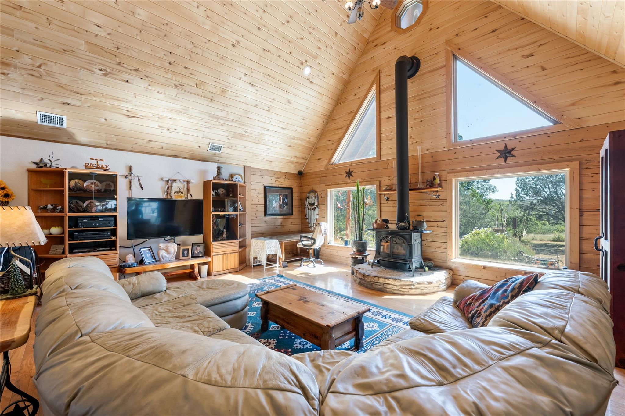 Listing photo 1 of 103  Ridge Oak Dr