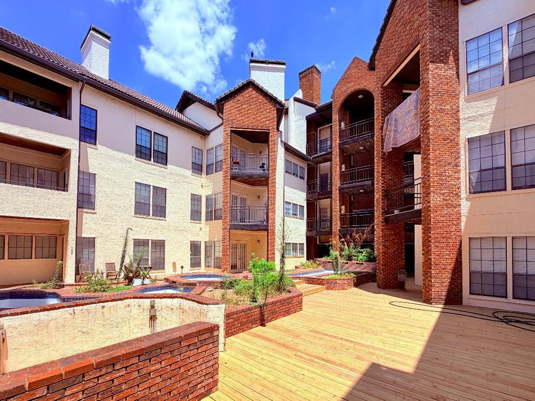 Listing photo 1 of 3001  Cedar St  #114