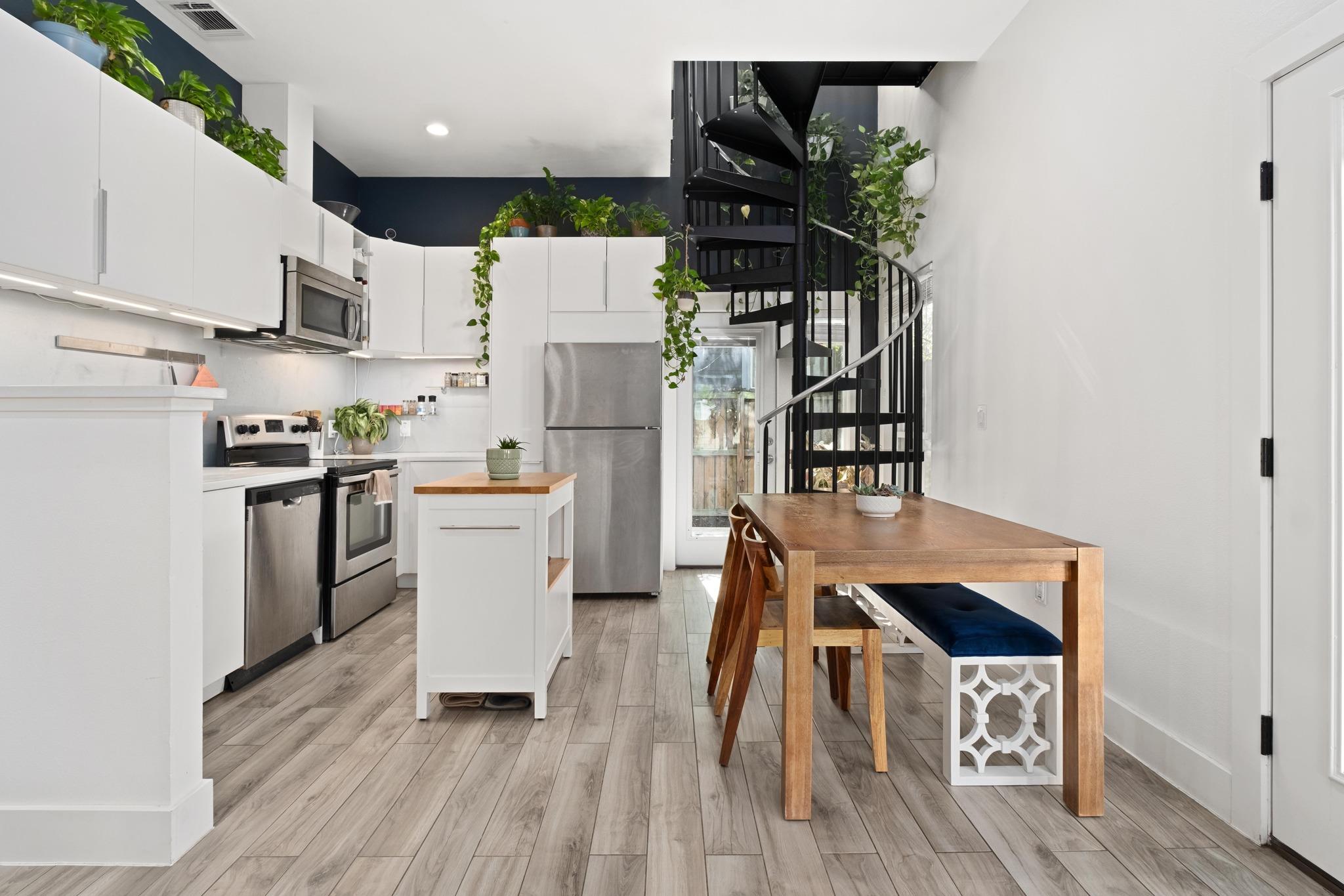 Listing photo 1 of 5502  Avenue F None  #B