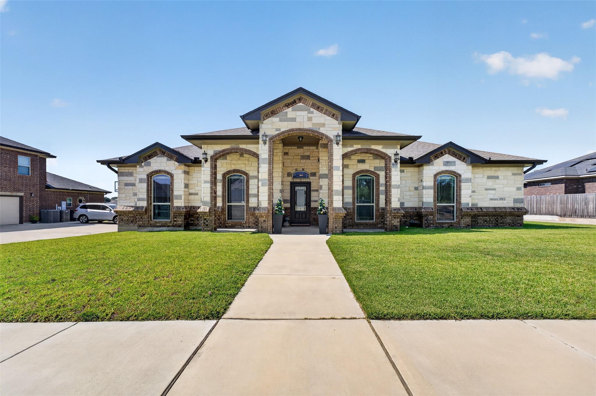 8502  Dorset Dr 매물 사진 1