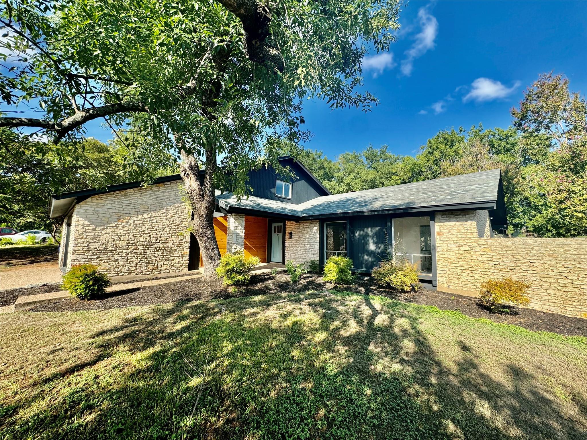 Listing photo 1 of 9506  STONEBRIDGE Dr