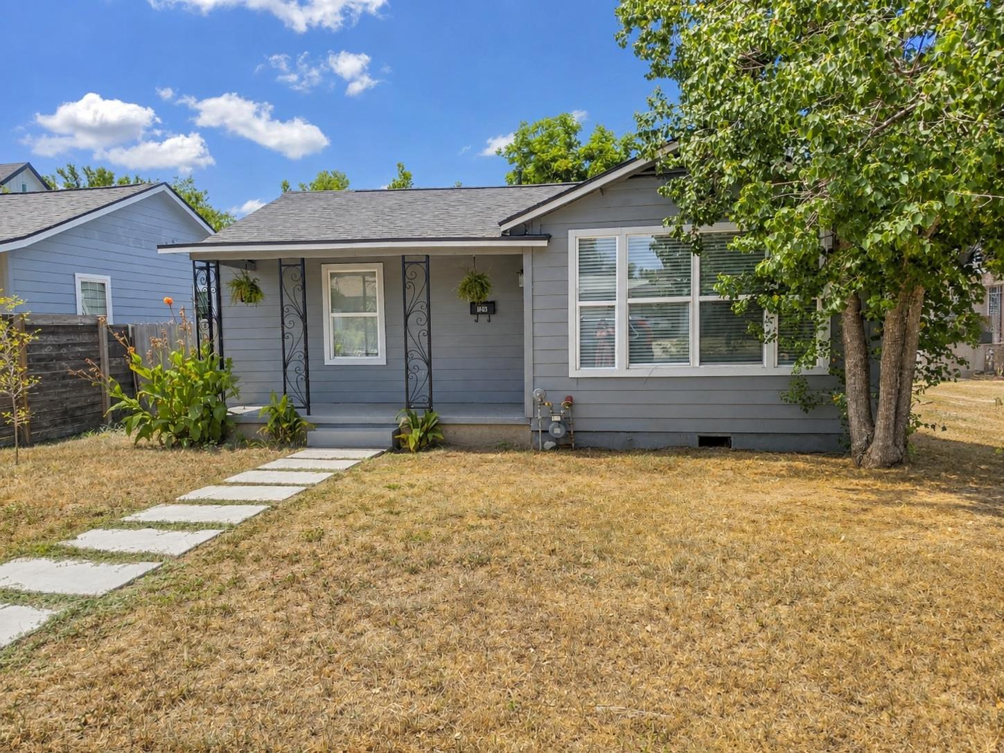 Listing photo 1 of 4603  Leslie Ave