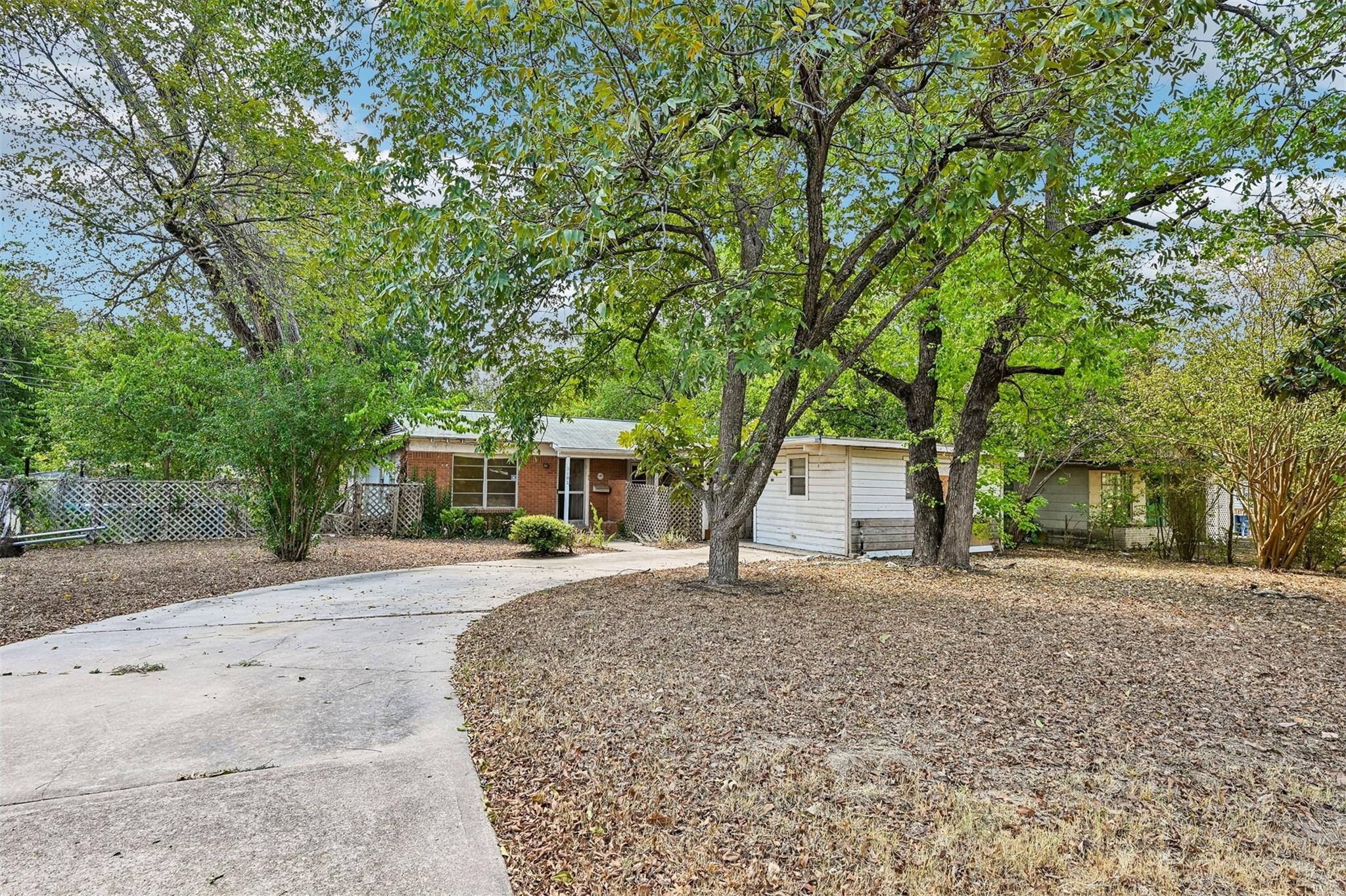 Listing photo 1 of 5107  Brookdale Ln