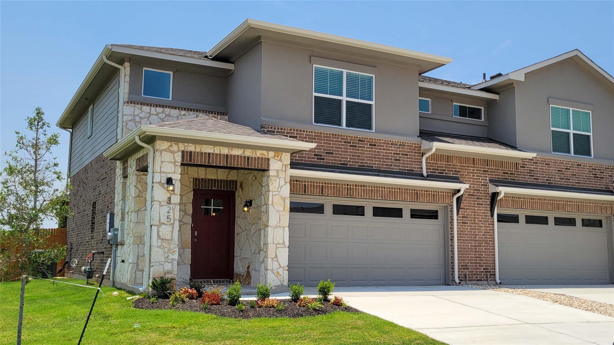 Listing photo 1 of 325  Brody Ln
