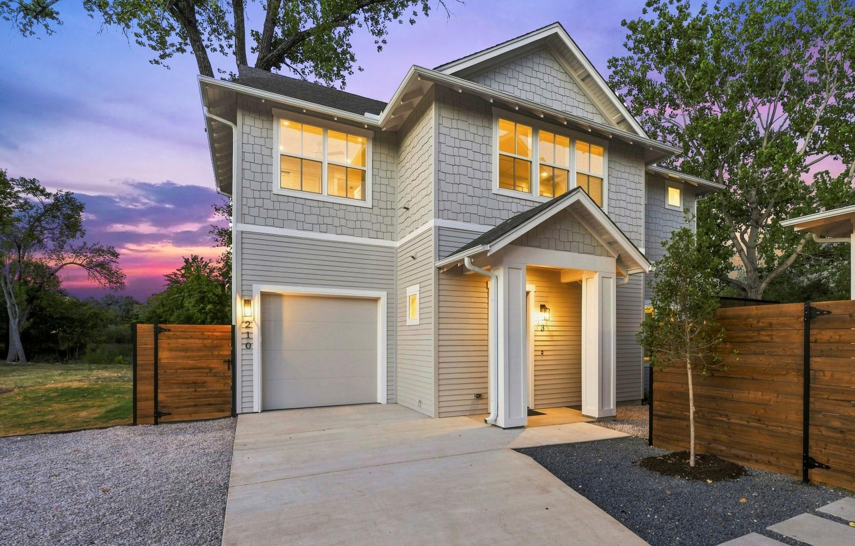 Listing photo 1 of 210 W Mockingbird Ln  #3