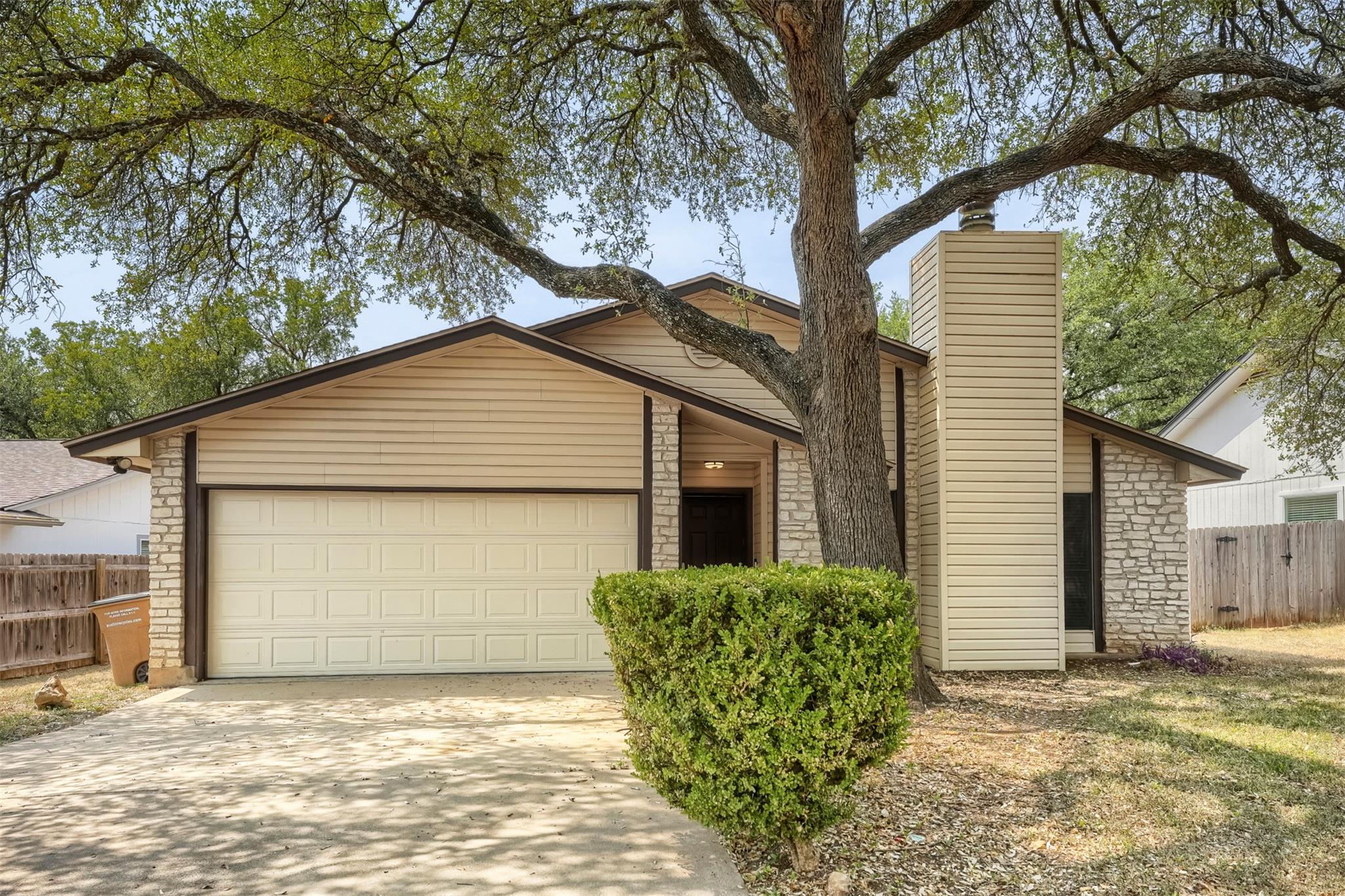 Listing photo 1 of 3509  Ambleside Dr