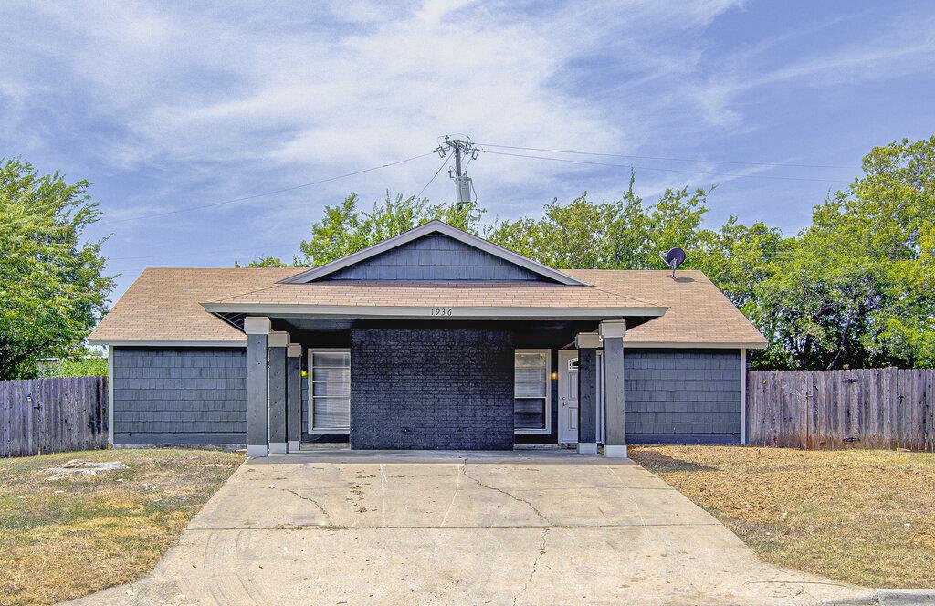 Listing photo 1 of 1936  Nicole Cir  #B