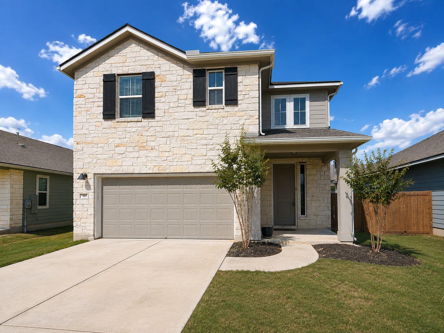 Listing photo 1 of 453  Gaida Loop