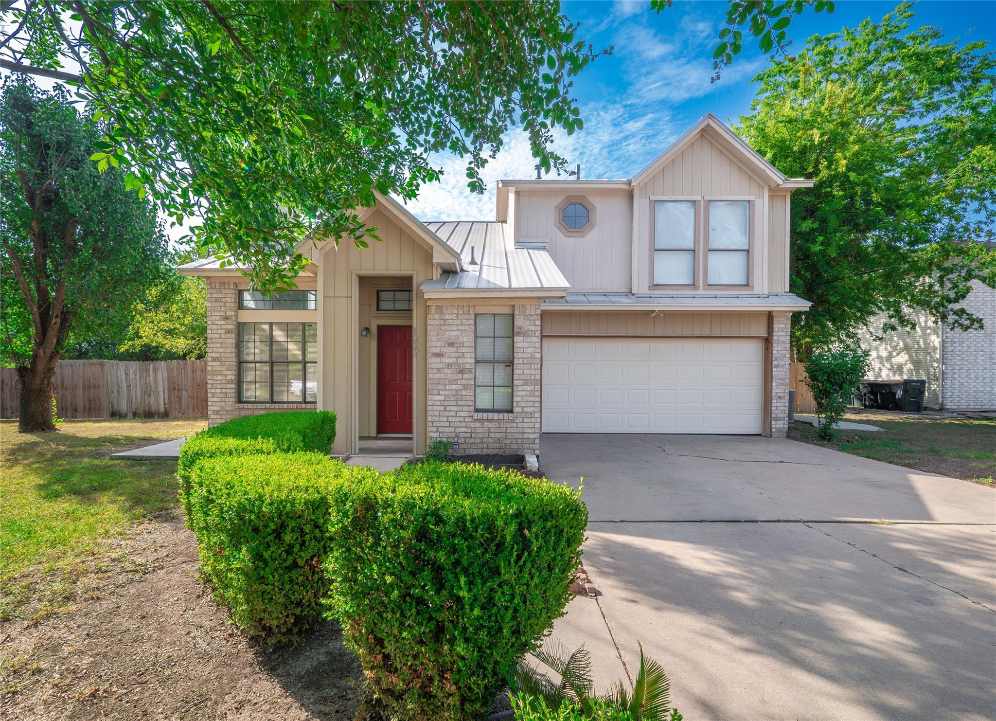 Listing photo 1 of 1202  Southwalk St