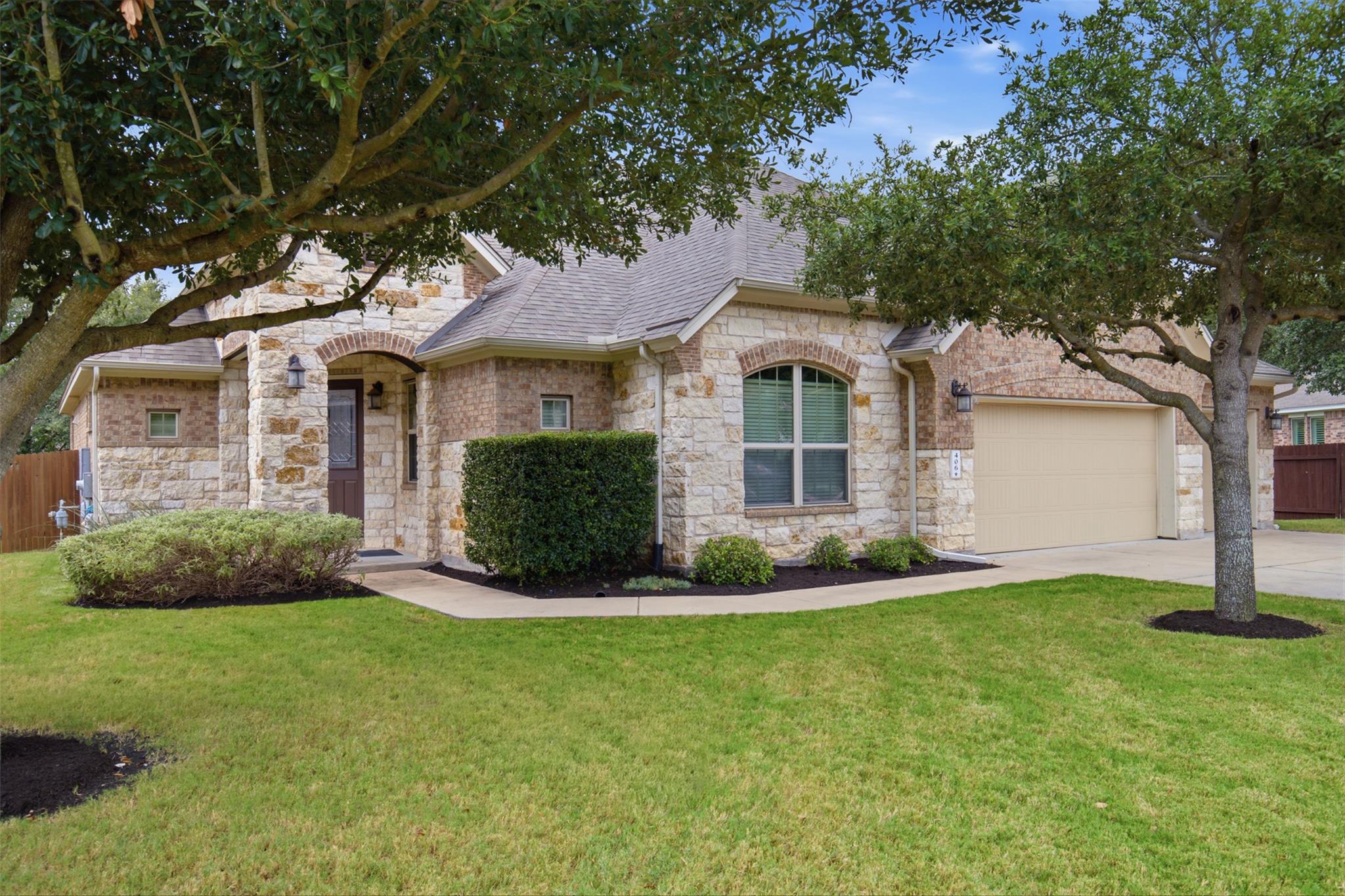 Listing photo 1 of 406  Summer Vista Cv