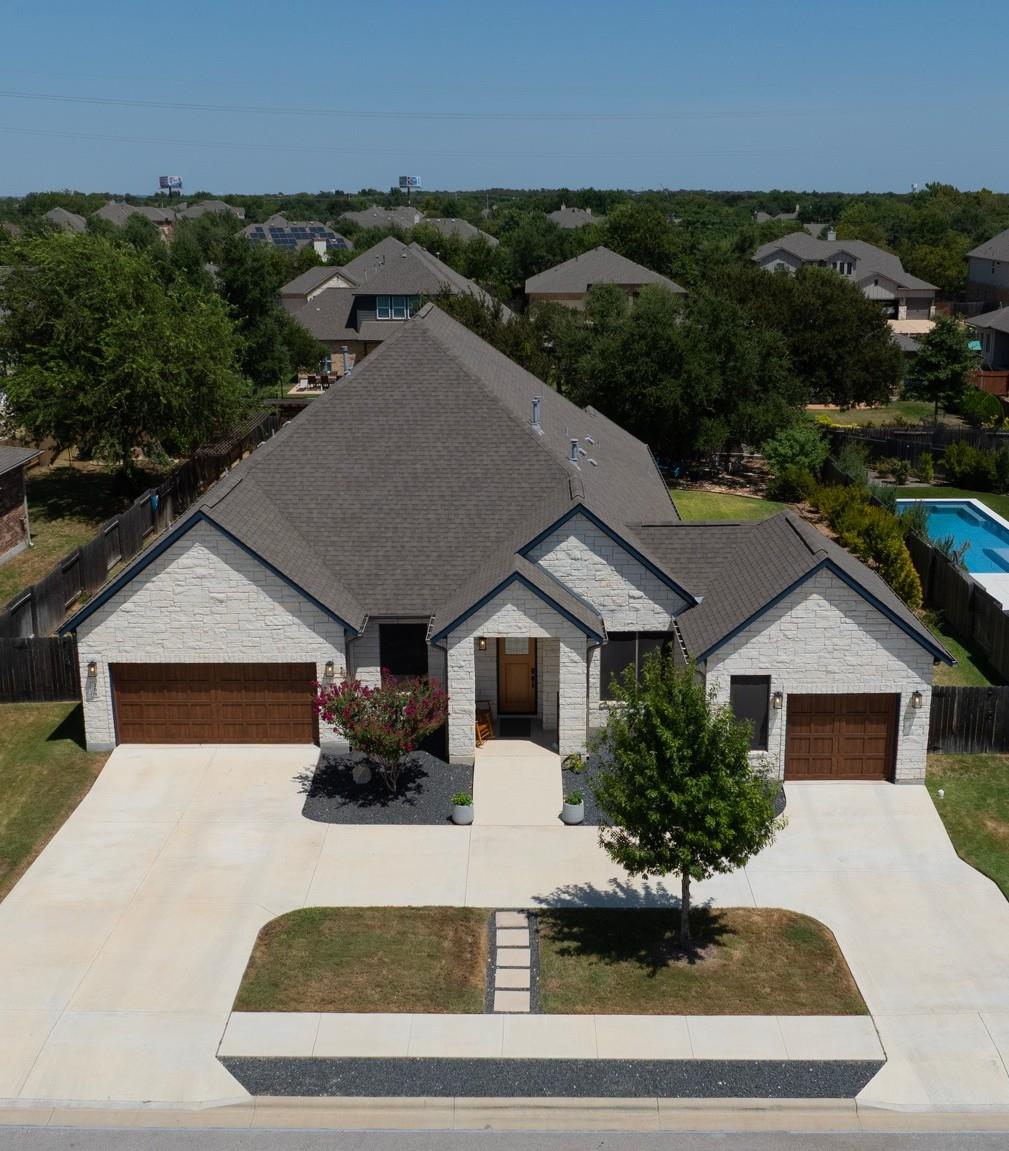 Listing photo 1 of 208  Escarpment Way