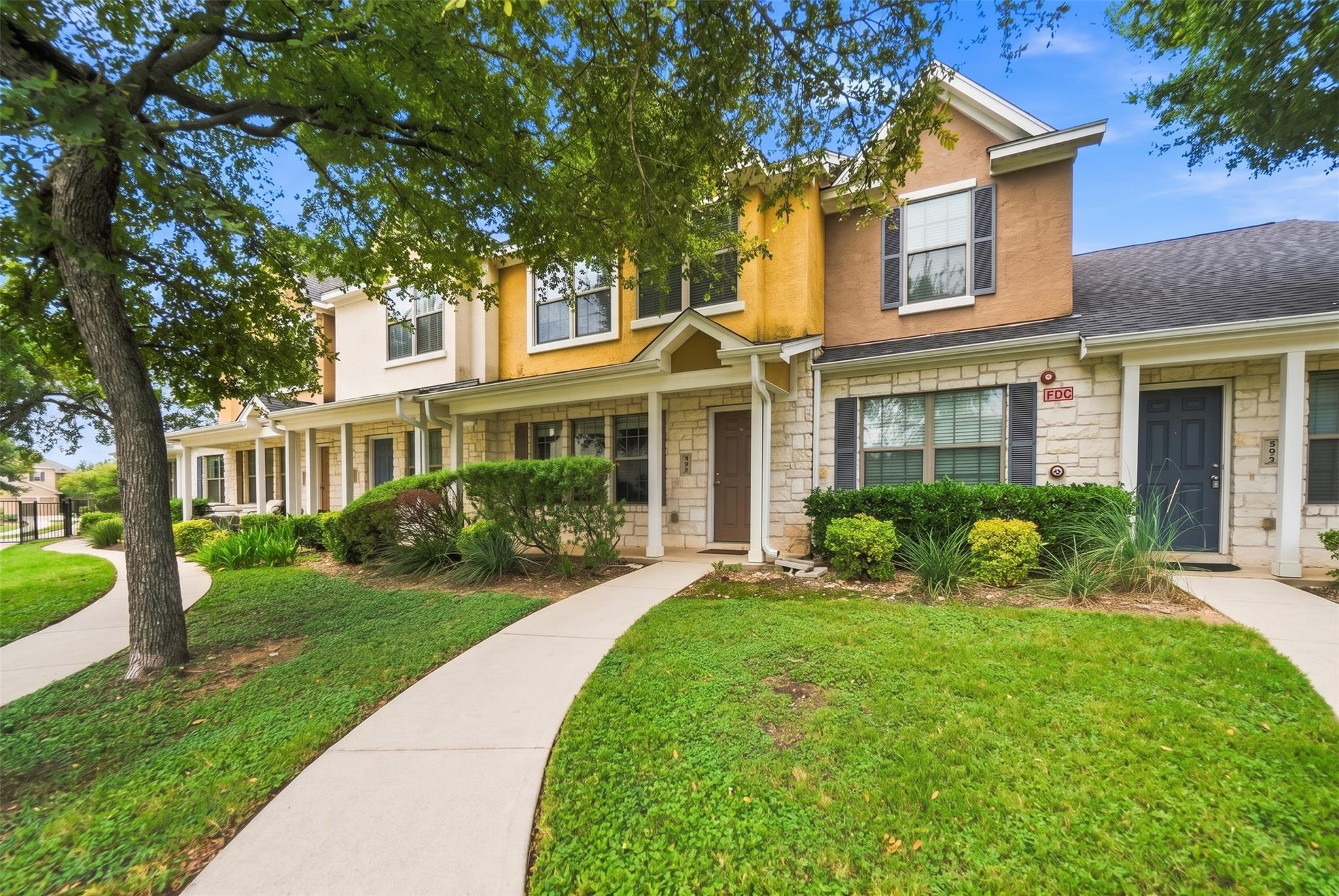 Ảnh nhà đang rao bán 1 của 401  Buttercup Creek Blvd  #504