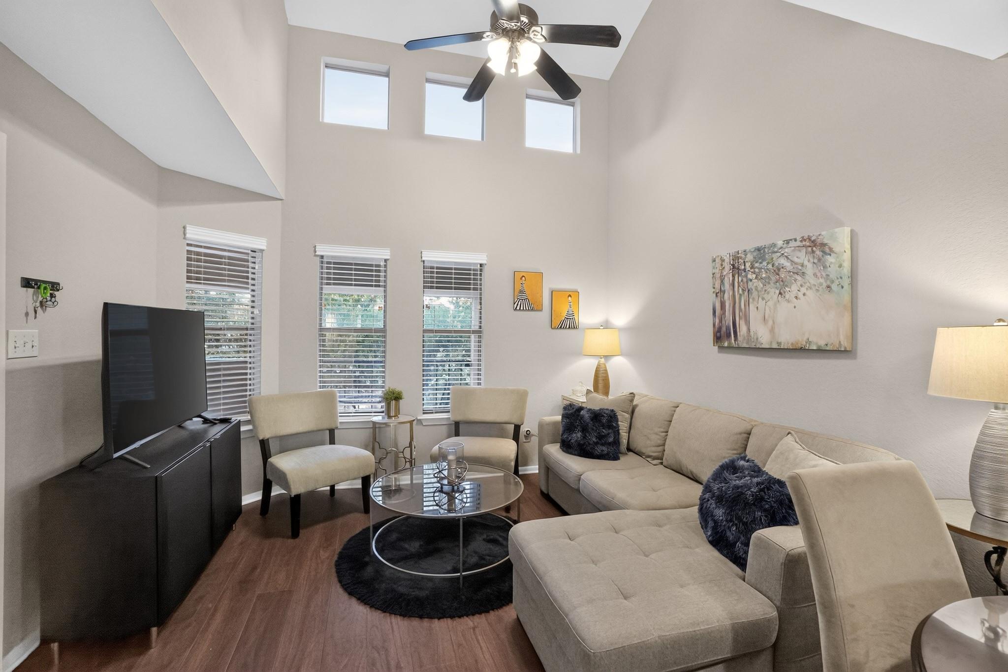 Listing photo 1 of 2104  Cullen Ave  #7-211