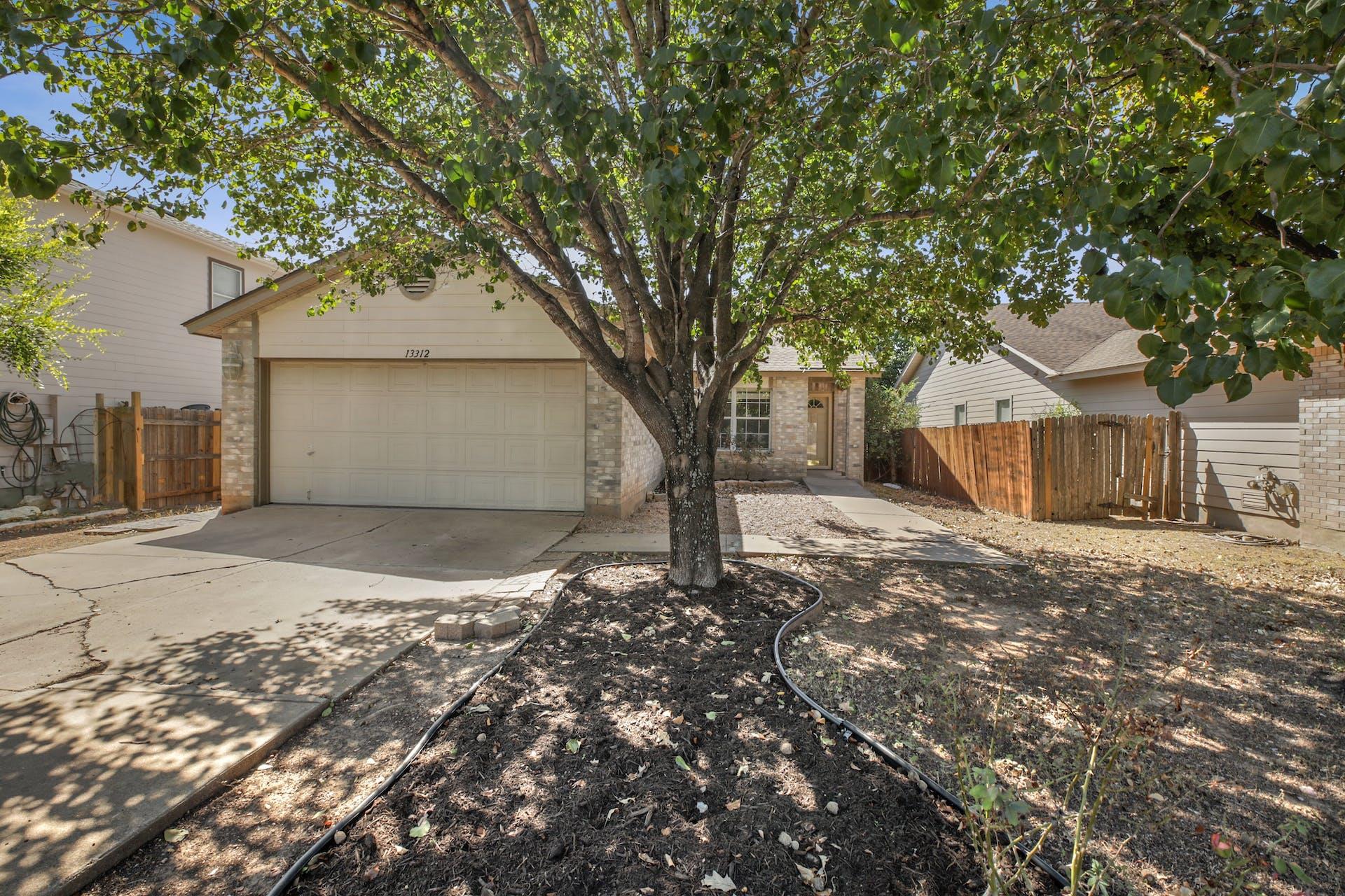 Listing photo 1 of 13312  Vizquel Loop