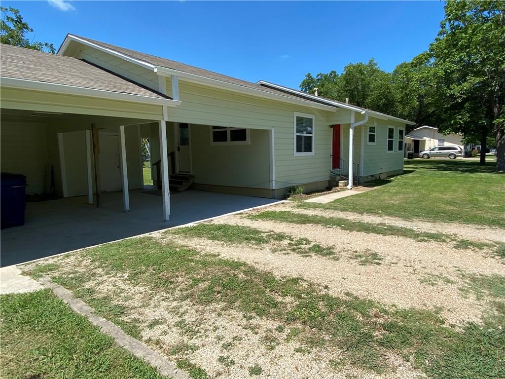 Listing photo of 102 E Live Oak St