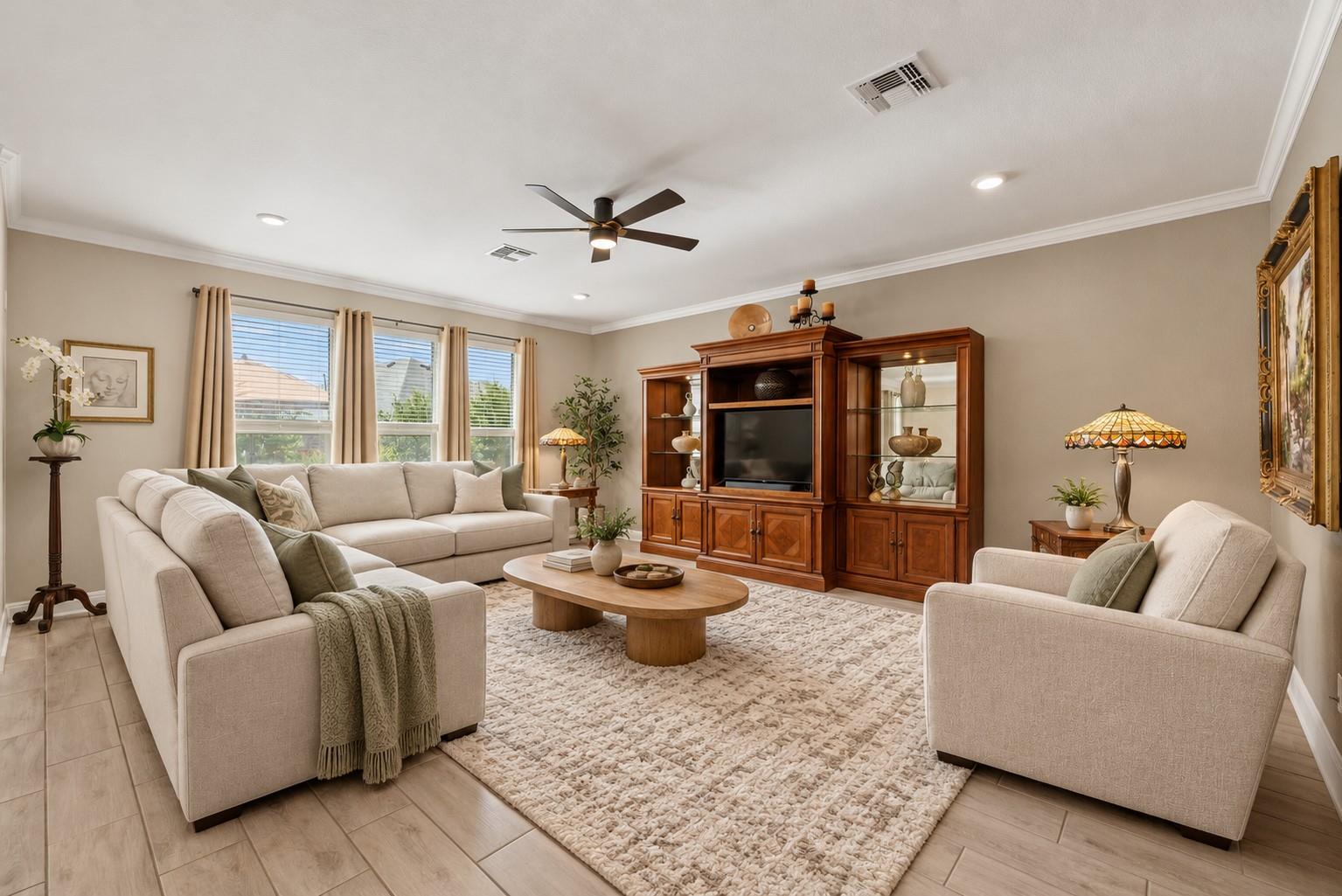 Listing photo 1 of 1212  Euless Ln