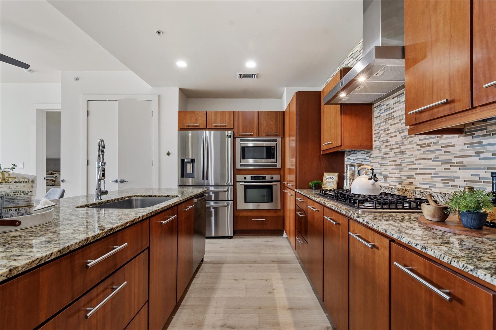 Listing photo 1 of 210  Lee Barton Dr  #517