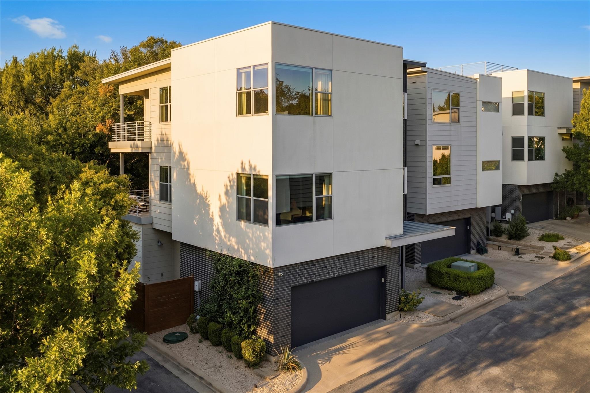 Striking contemporary lines and multi-story glazi