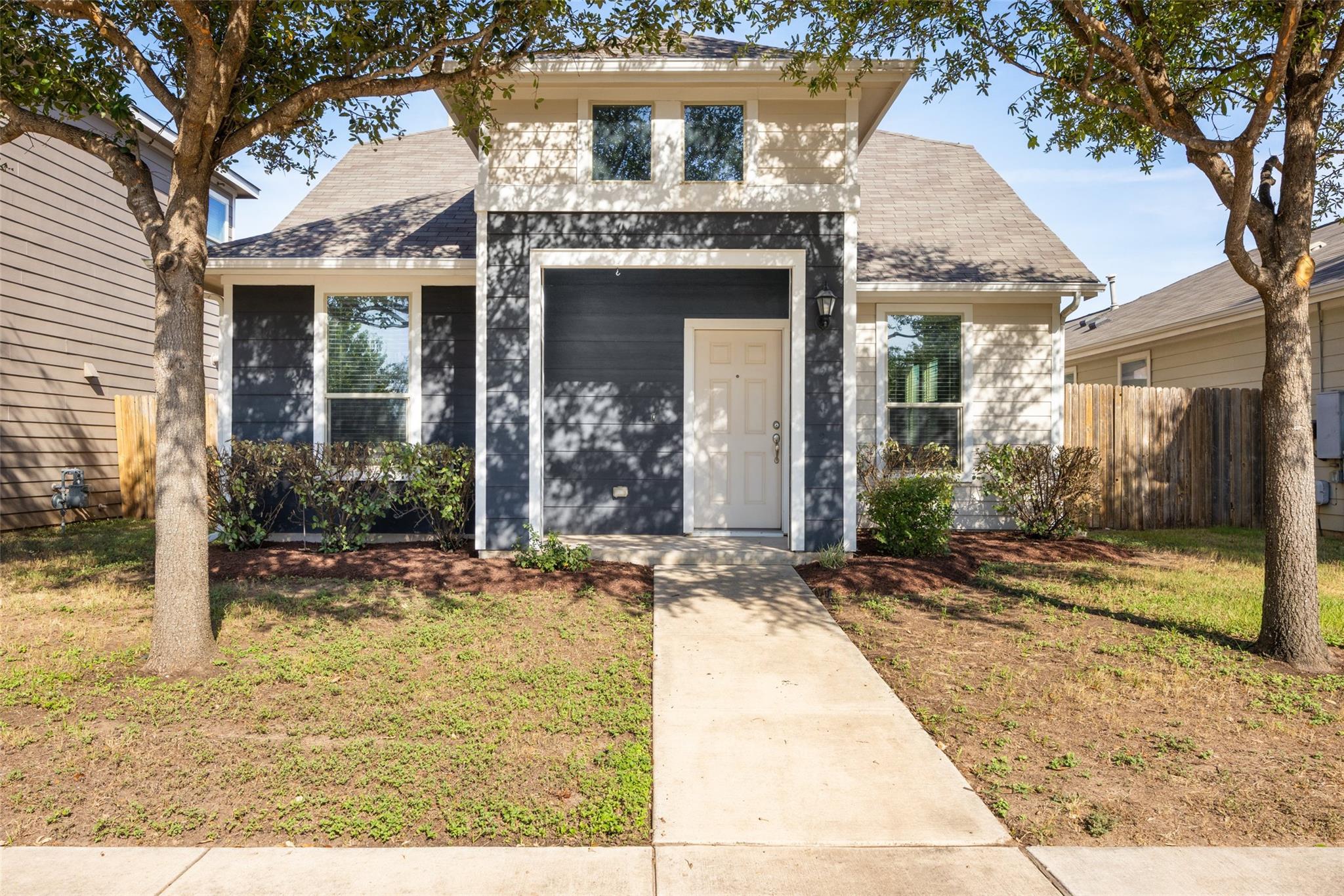 Listing photo 1 of 1702  Los Olivios Way