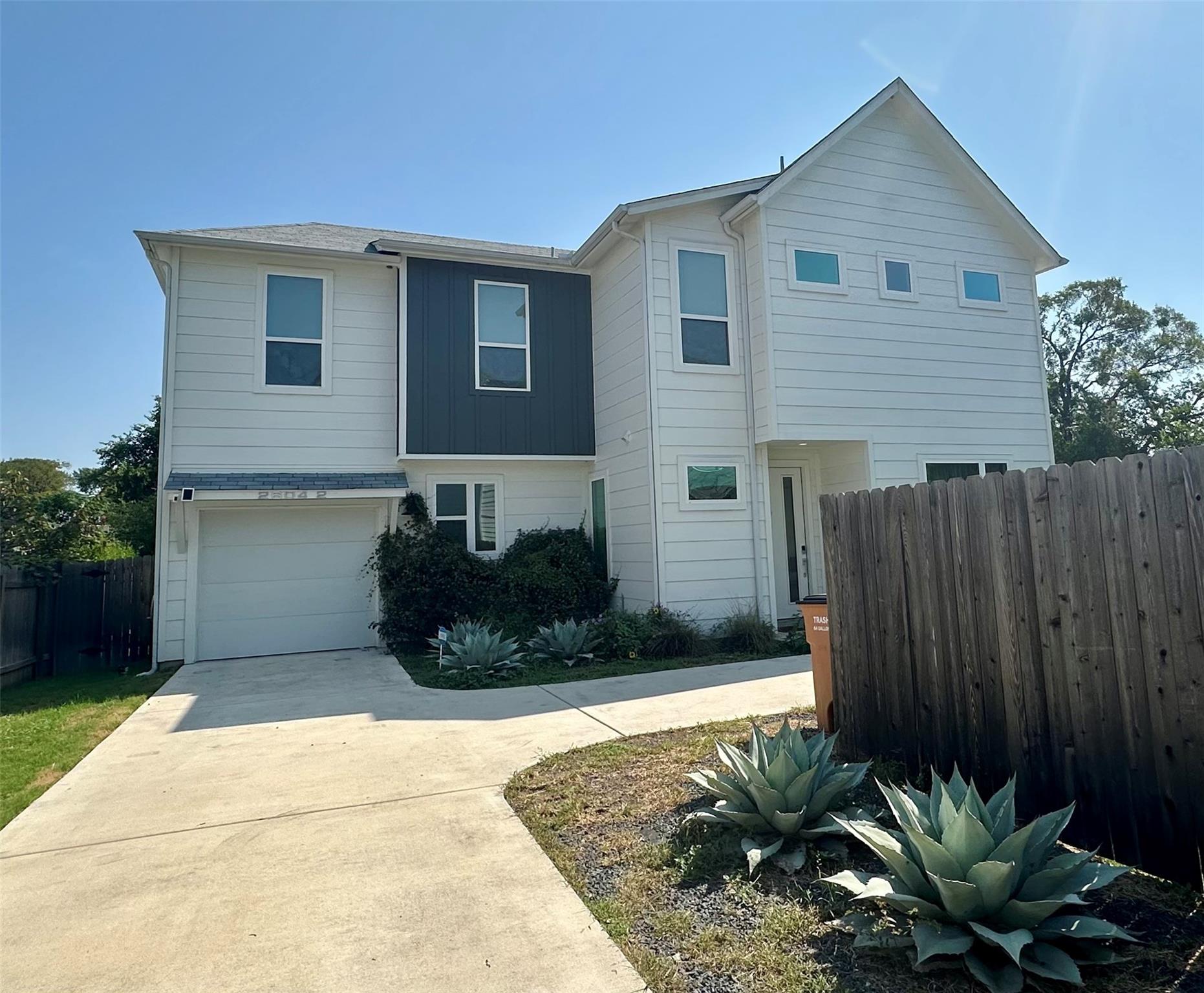 Listing photo 1 of 2604-2  Wheless Ln