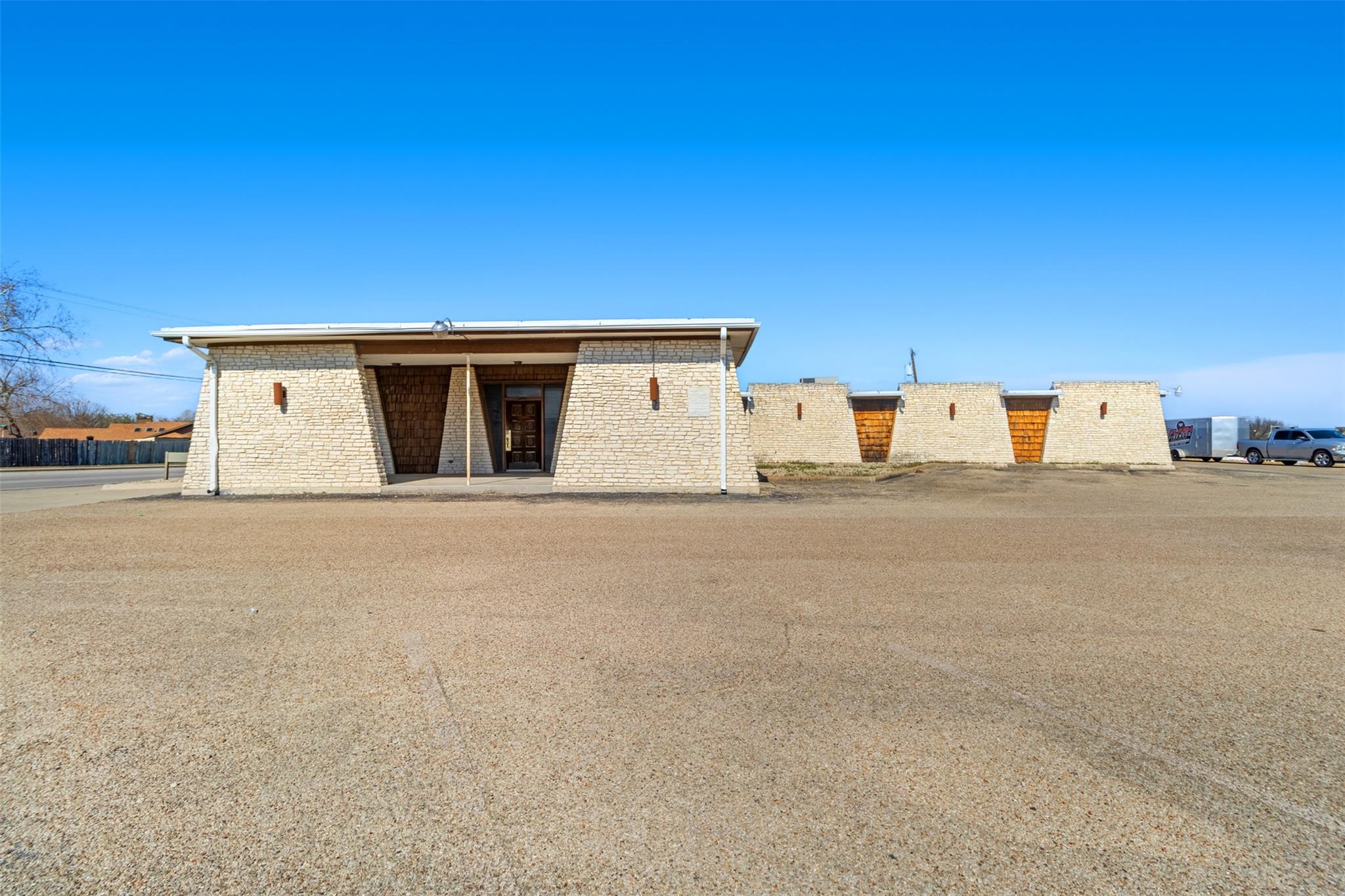 Listing photo 1 of 2900  Trimmier Rd