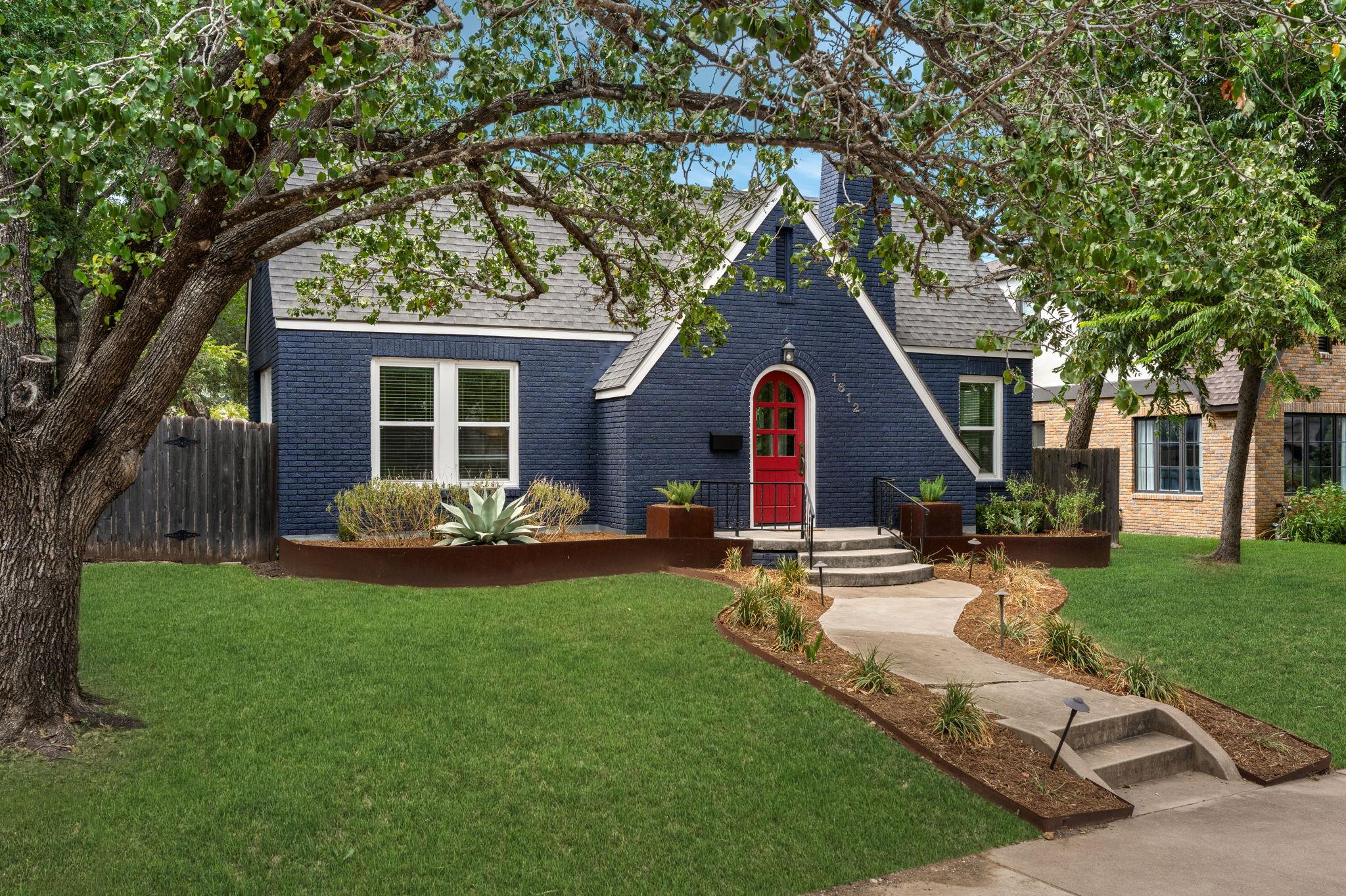 Listing photo 1 of 1612  Travis Heights Blvd