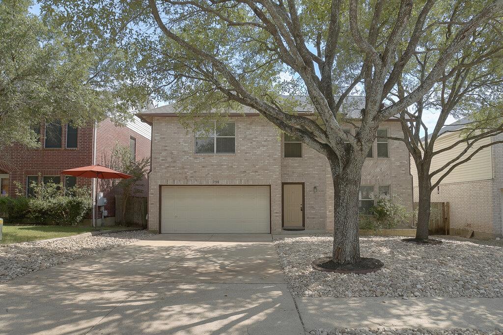 Listing photo 1 of 1900  Carriage Club Dr