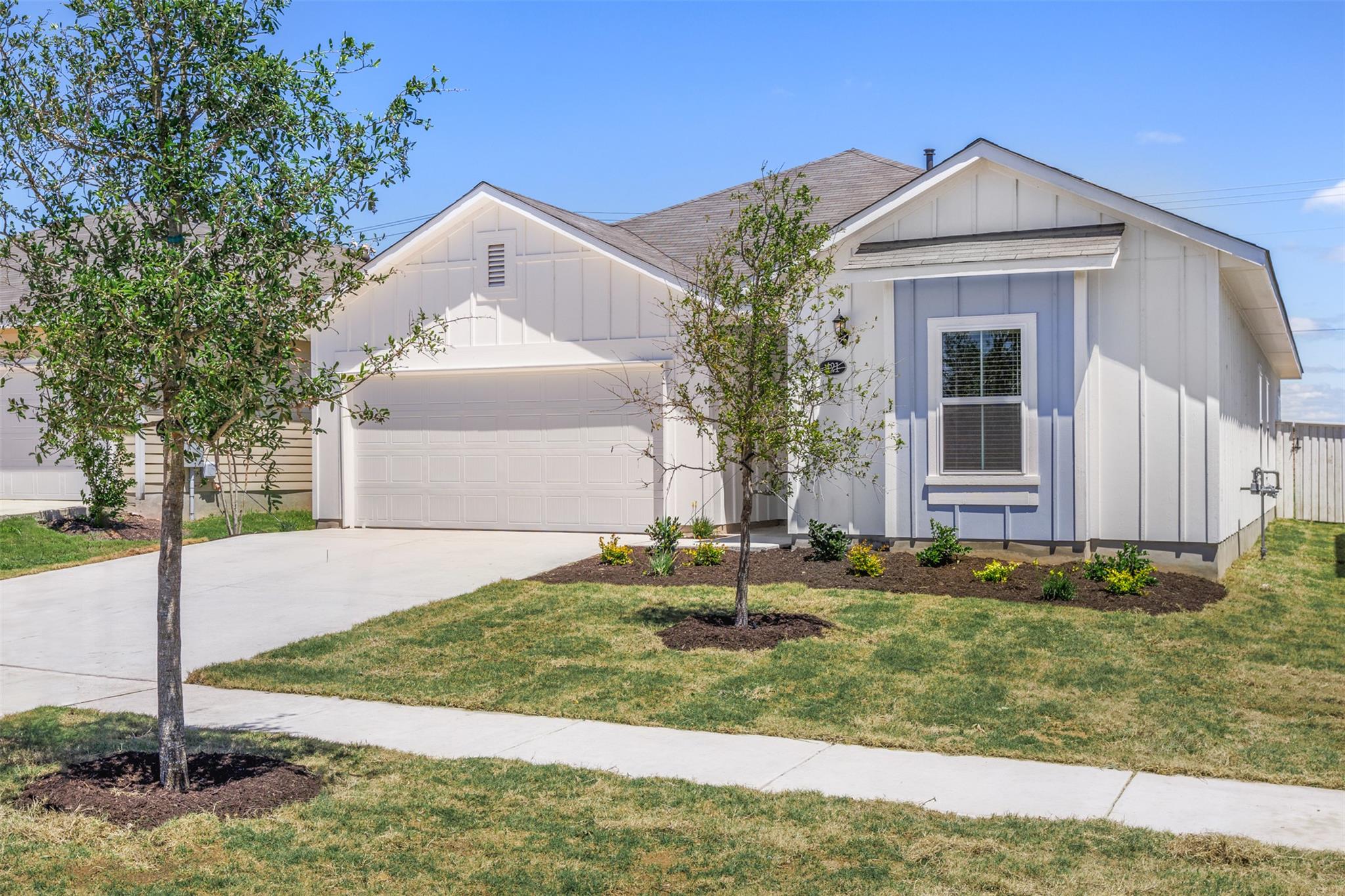 Listing photo 1 of 421  Hortus Dr