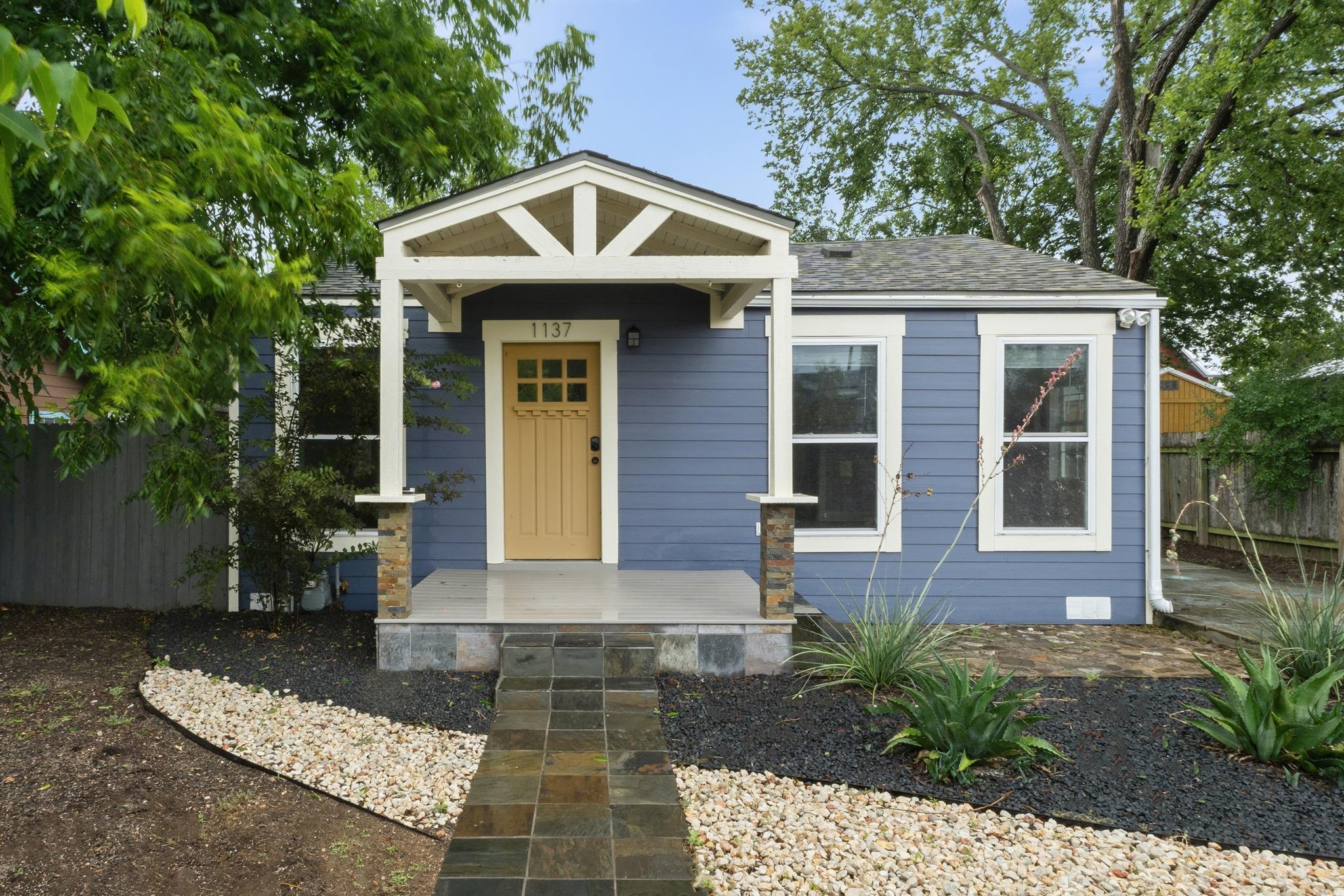 Listing photo 1 of 1137  Nickols Ave
