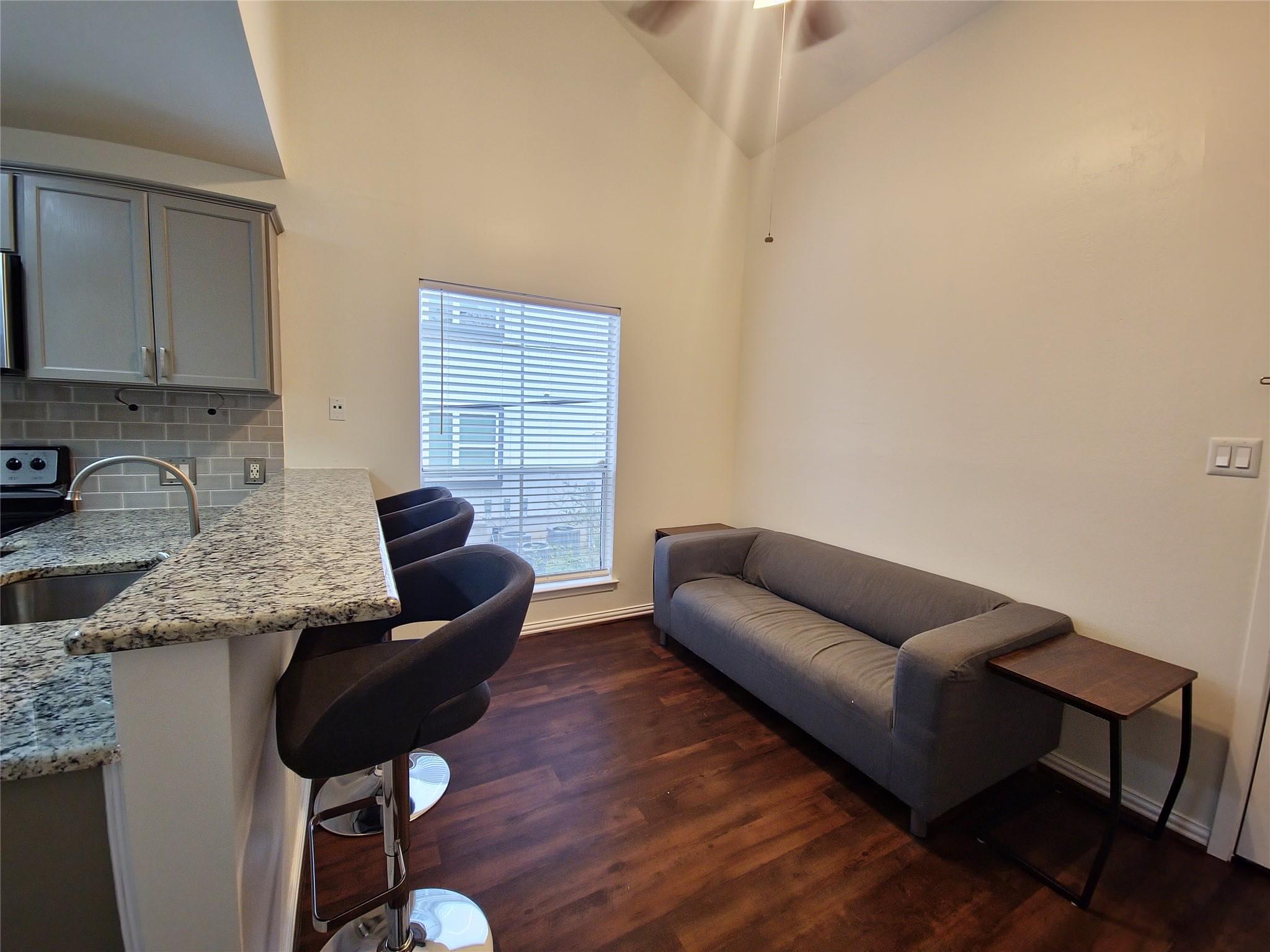 Listing photo 1 of 2313  Longview St  #205