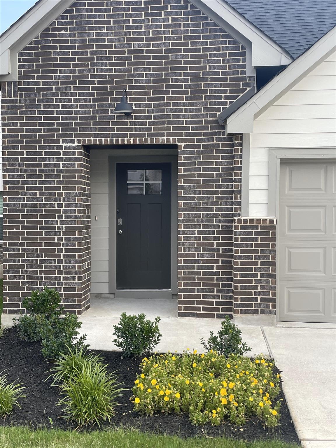Listing photo 1 of 185  Grey Slate Ave
