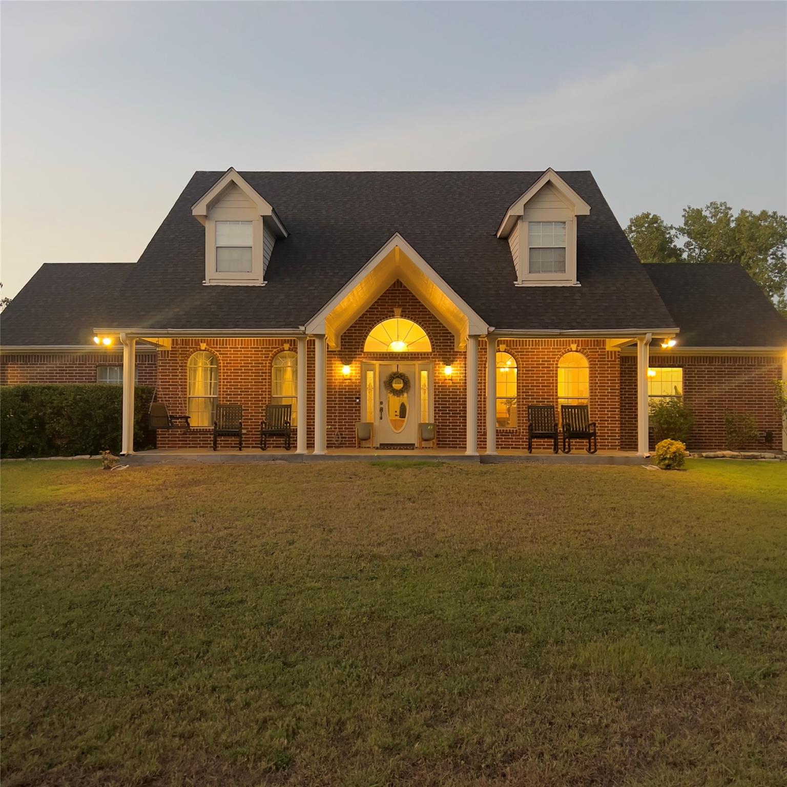 Listing photo 1 of 310 E 10th St