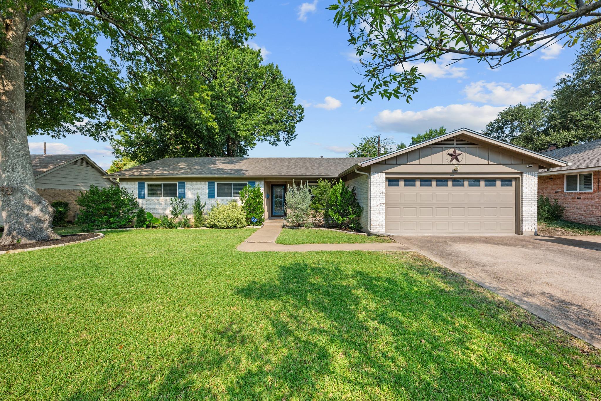 Listing photo 1 of 8612  Stillwood Ln