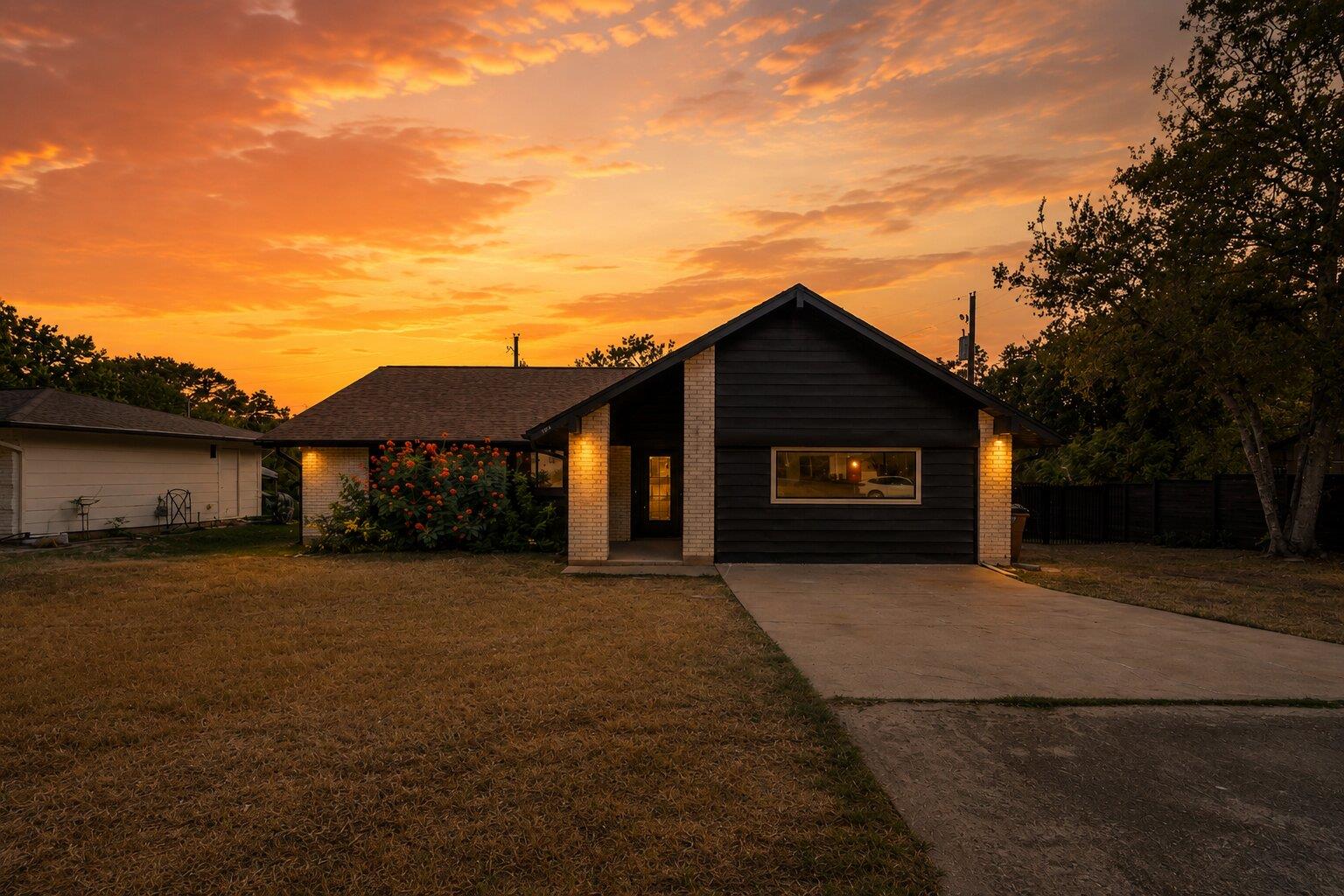 Listing photo 1 of 7304  Hartnell Dr