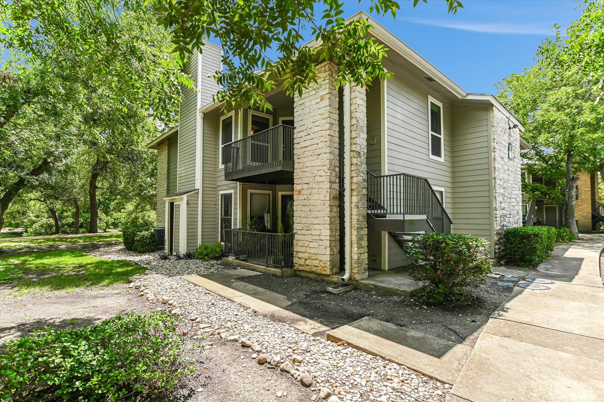 Listing photo 1 of 10616  Mellow Meadows Dr  #18B